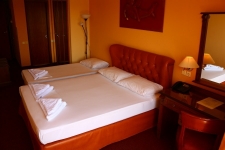 TRIPLE ROOM-SPECIAL DISCOUNT (NON REFUNDABLE)